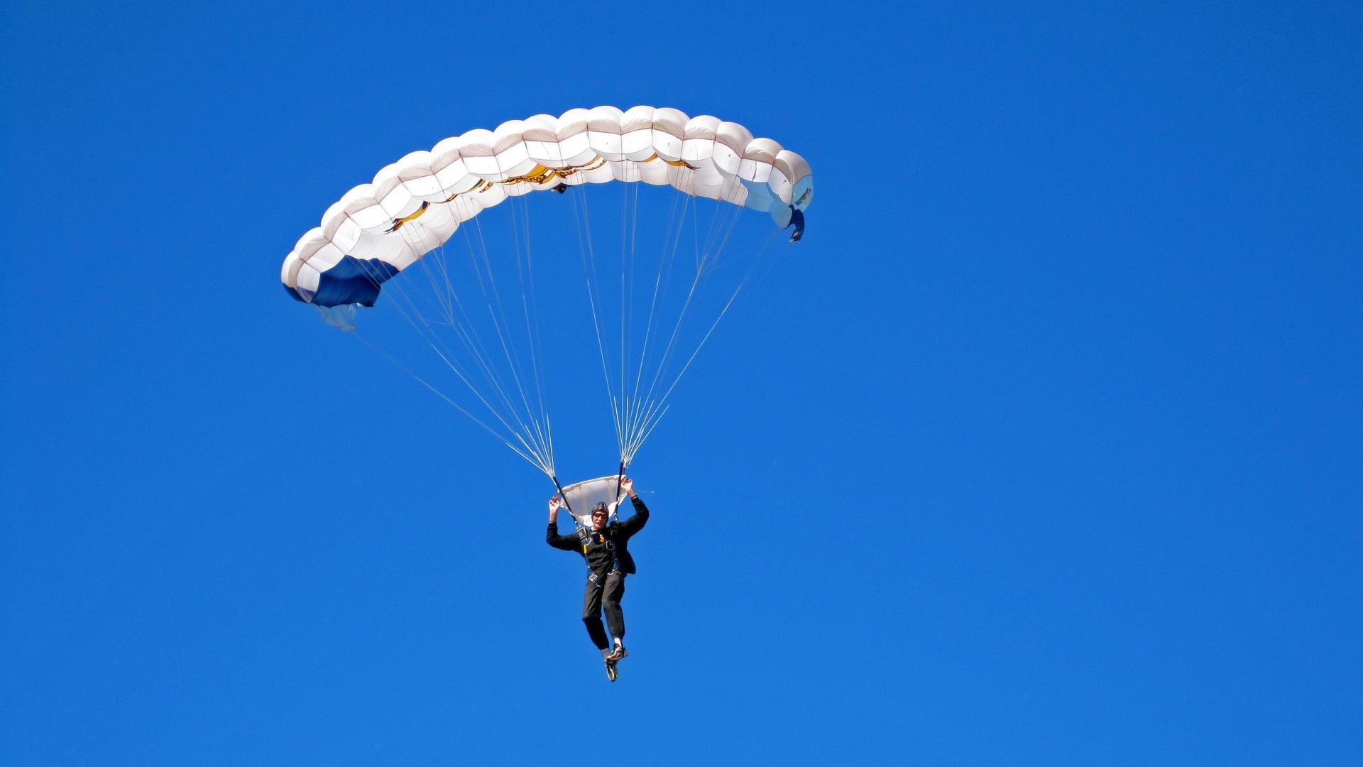 体育赛事主办方推出票价优惠政策扩大观众群,体育比赛票务网站